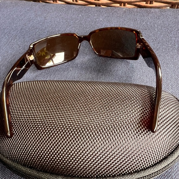 GUCCI SUNGLASSES IN EXCELLENT USED CONDITION - Picture 12 of 13